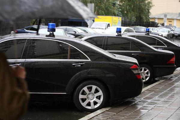 Ставропольским депутатам купят новые машины на 15 миллионов рублей
